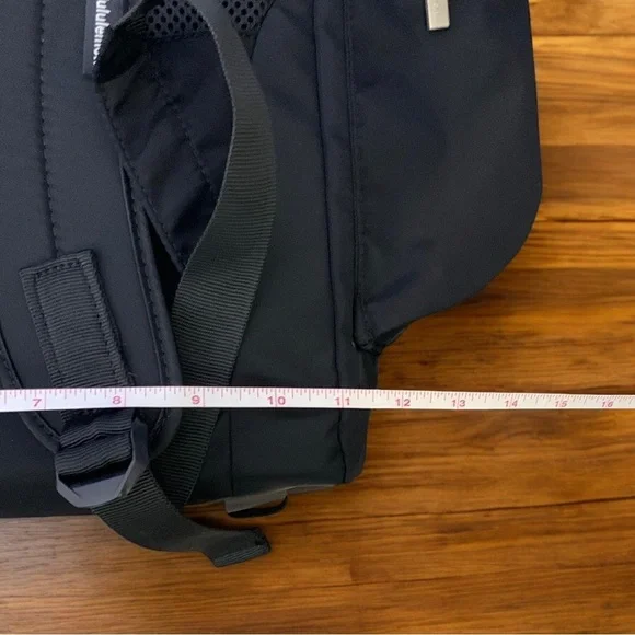 lululemon athletica Midnight Black Backpack 25L - Picture 6 of 7